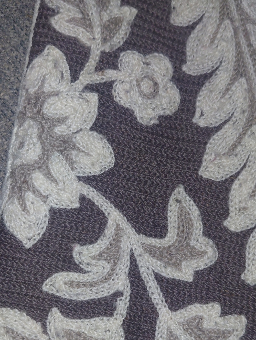Wool Set Of Two Hande Embroidery - Picture 5 of 12